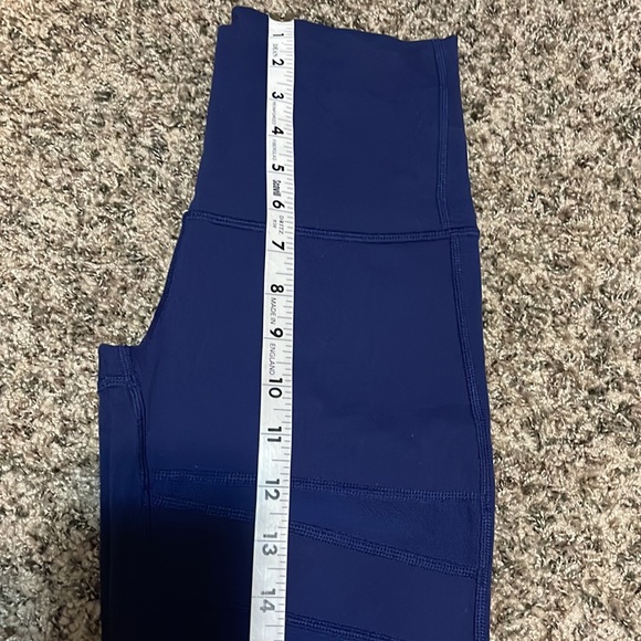 Lululemon leggings size 4 - Picture 9 of 9